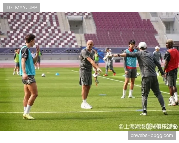 上海海港新援巴西中场洛国富参与全队合练，首轮有望登场